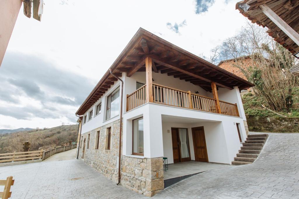 Apartamentos Tiu Enrique 1 Onís Dış mekan fotoğraf